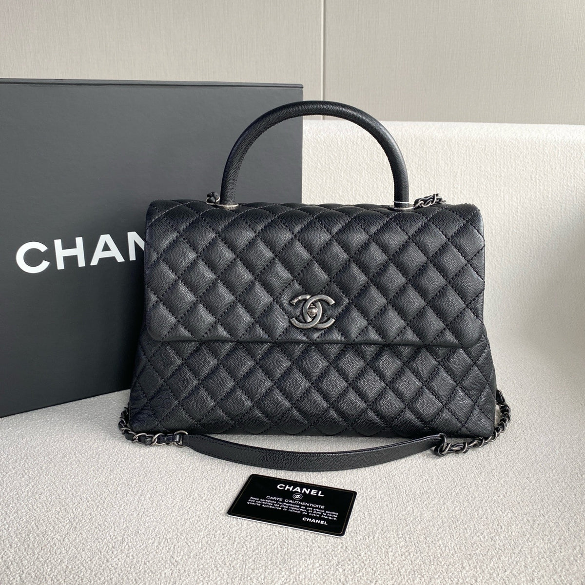 Chanel - Coco Handle - Leather - Black - (large)