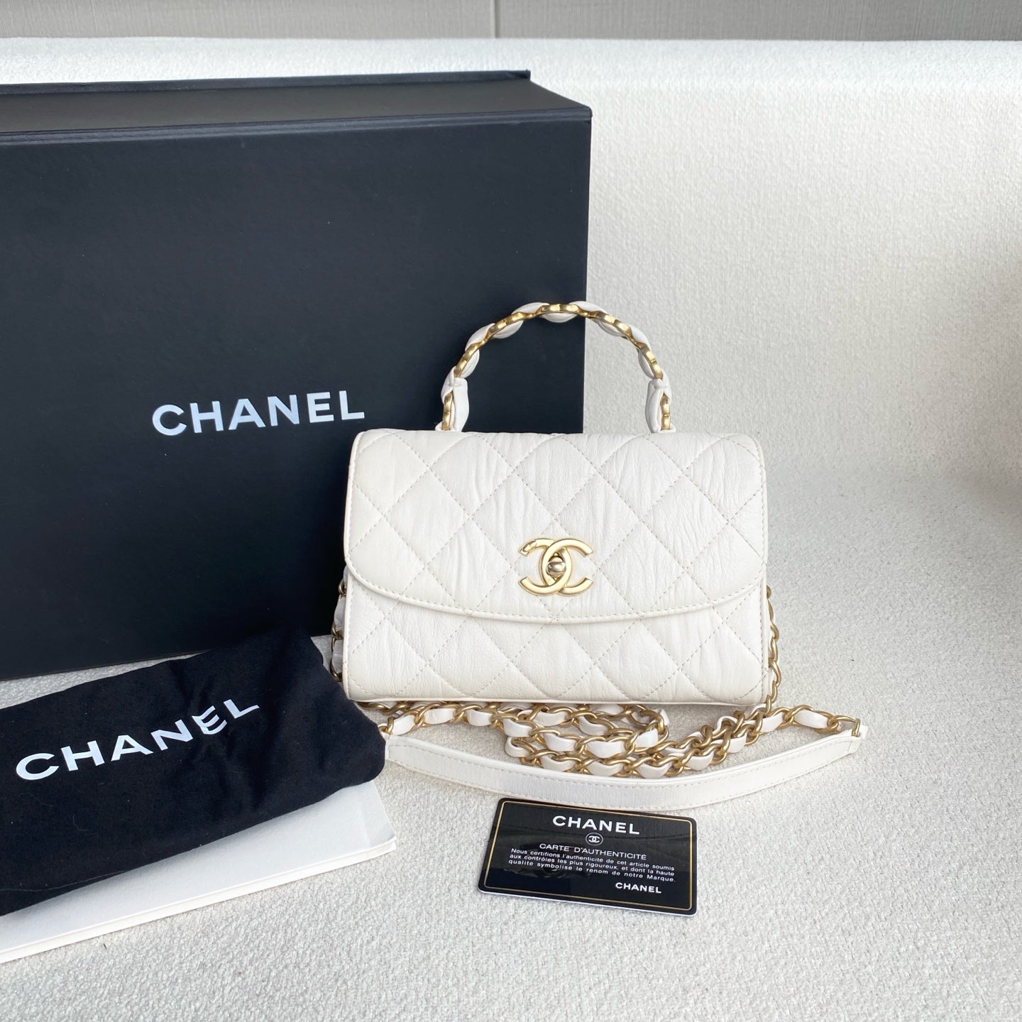 Chanel - Coco Handle Mini - Crinkled lambskin leather - White with Gold-Tone Hardware - (mini)