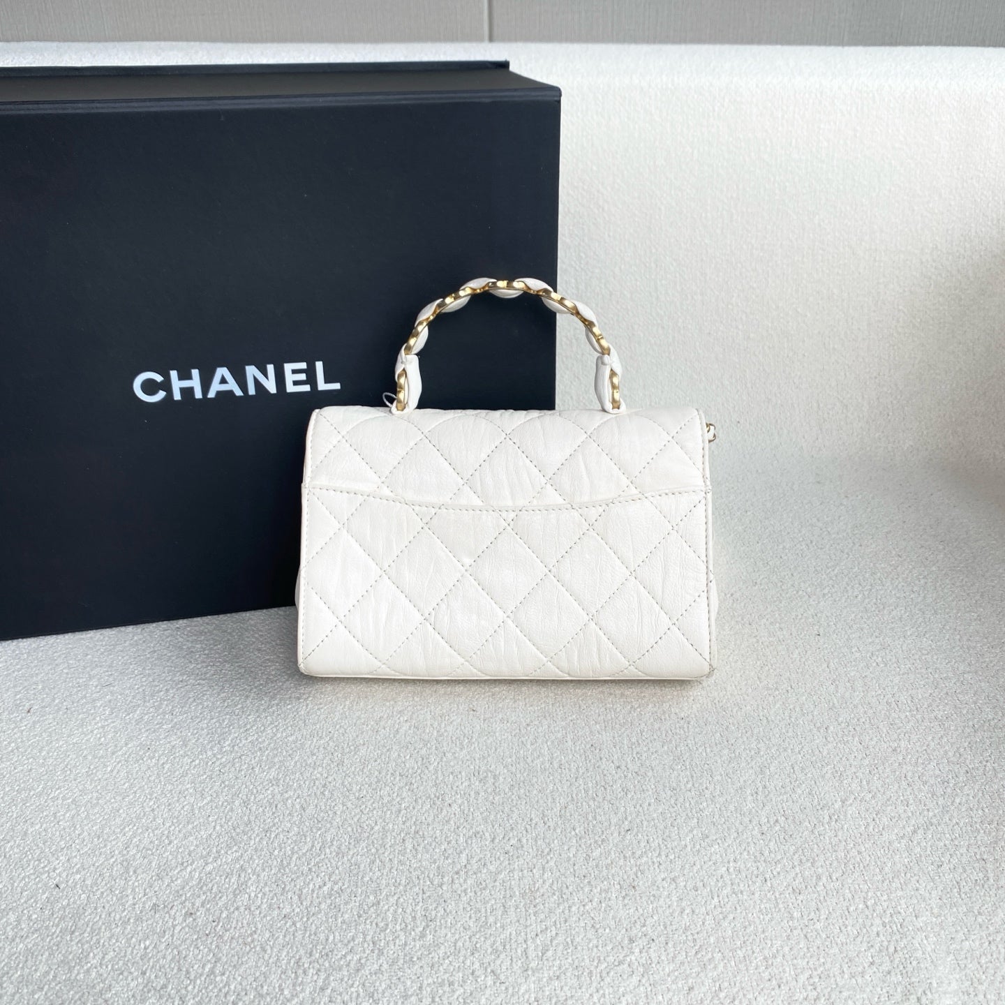 Chanel - Coco Handle Mini - Crinkled lambskin leather - White with Gold-Tone Hardware - (mini)