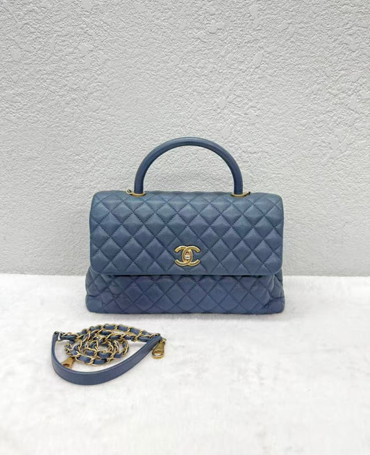 Chanel - CocoHandle - Pebbled calfskin leather - Misty Blue with Gold-Tone Hardware - (Large)