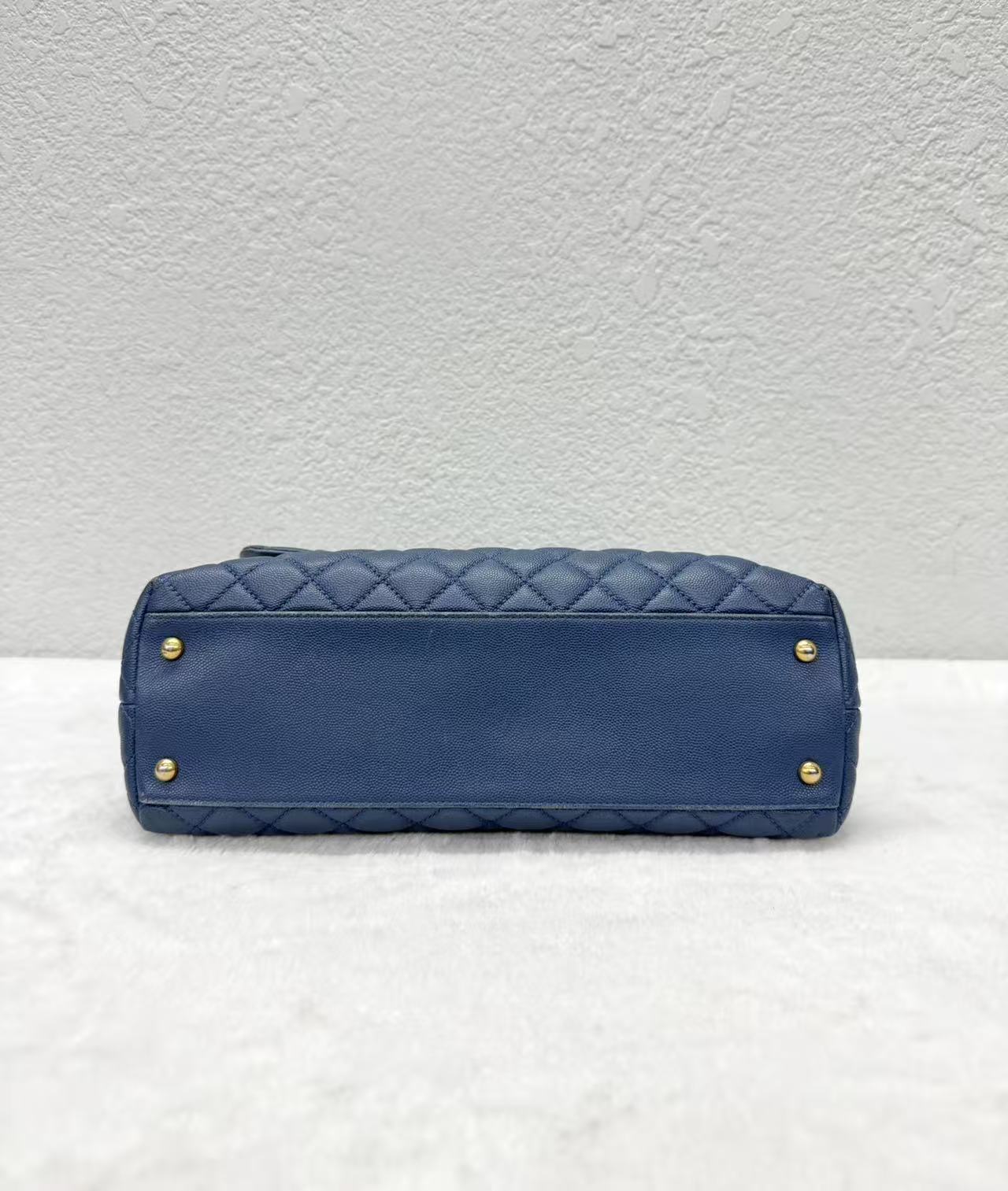 Chanel - CocoHandle - Pebbled calfskin leather - Misty Blue with Gold-Tone Hardware - (Large)