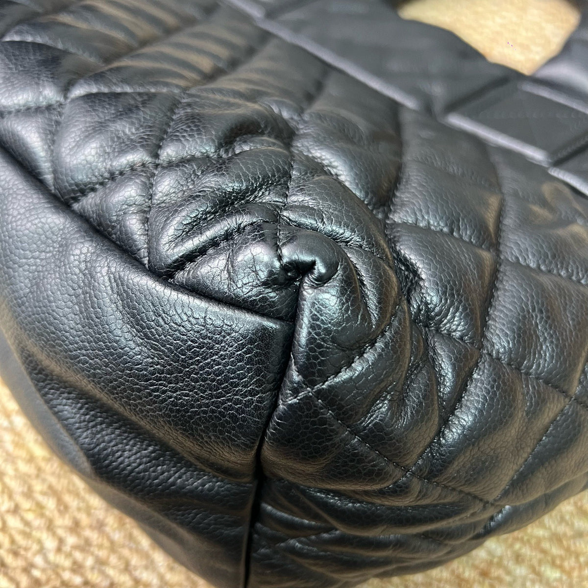 Chanel - Cocoon - Leather - Black - (medium)