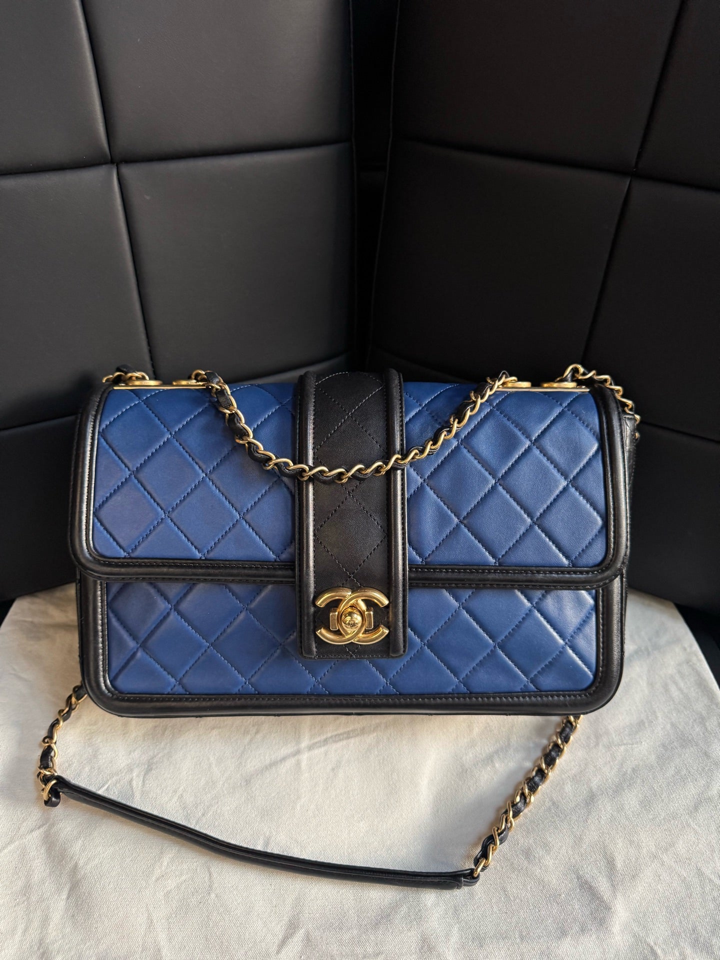 Chanel - Court CF - Leather - Blue - (medium)