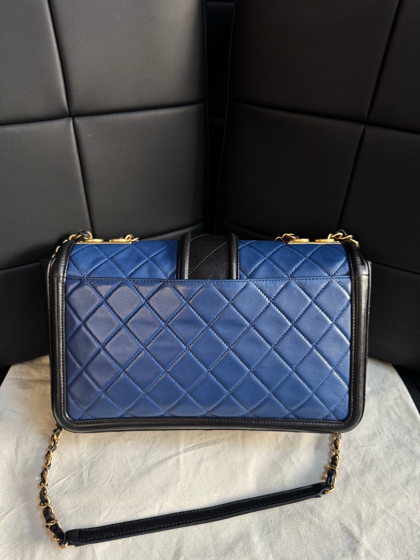 Chanel - Court CF - Leather - Blue - (medium)