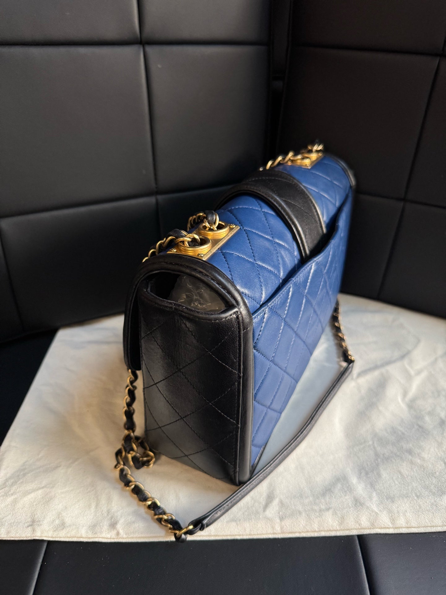 Chanel - Court CF - Leather - Blue - (medium)