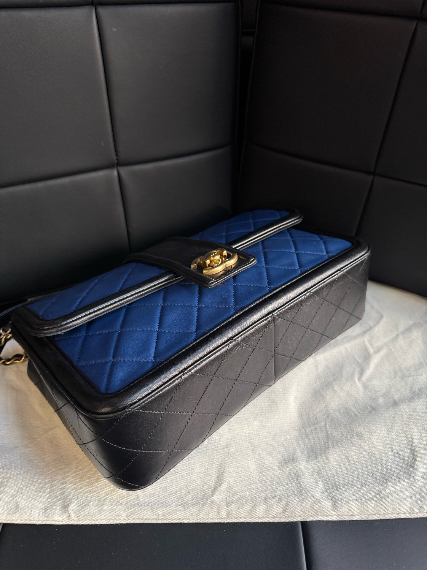 Chanel - Court CF - Leather - Blue - (medium)