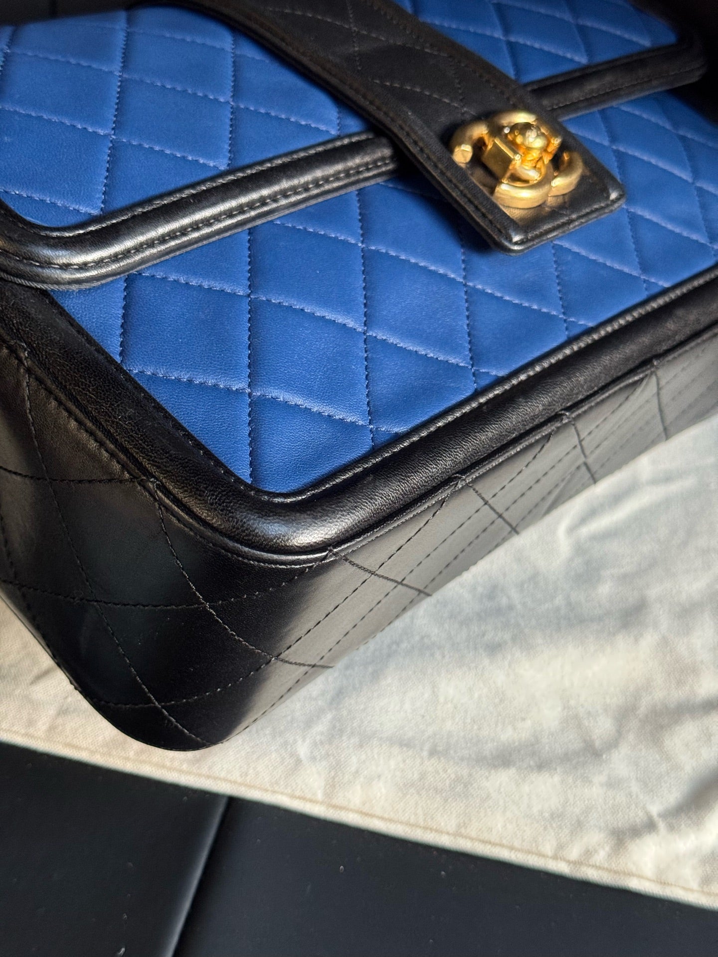 Chanel - Court CF - Leather - Blue - (medium)