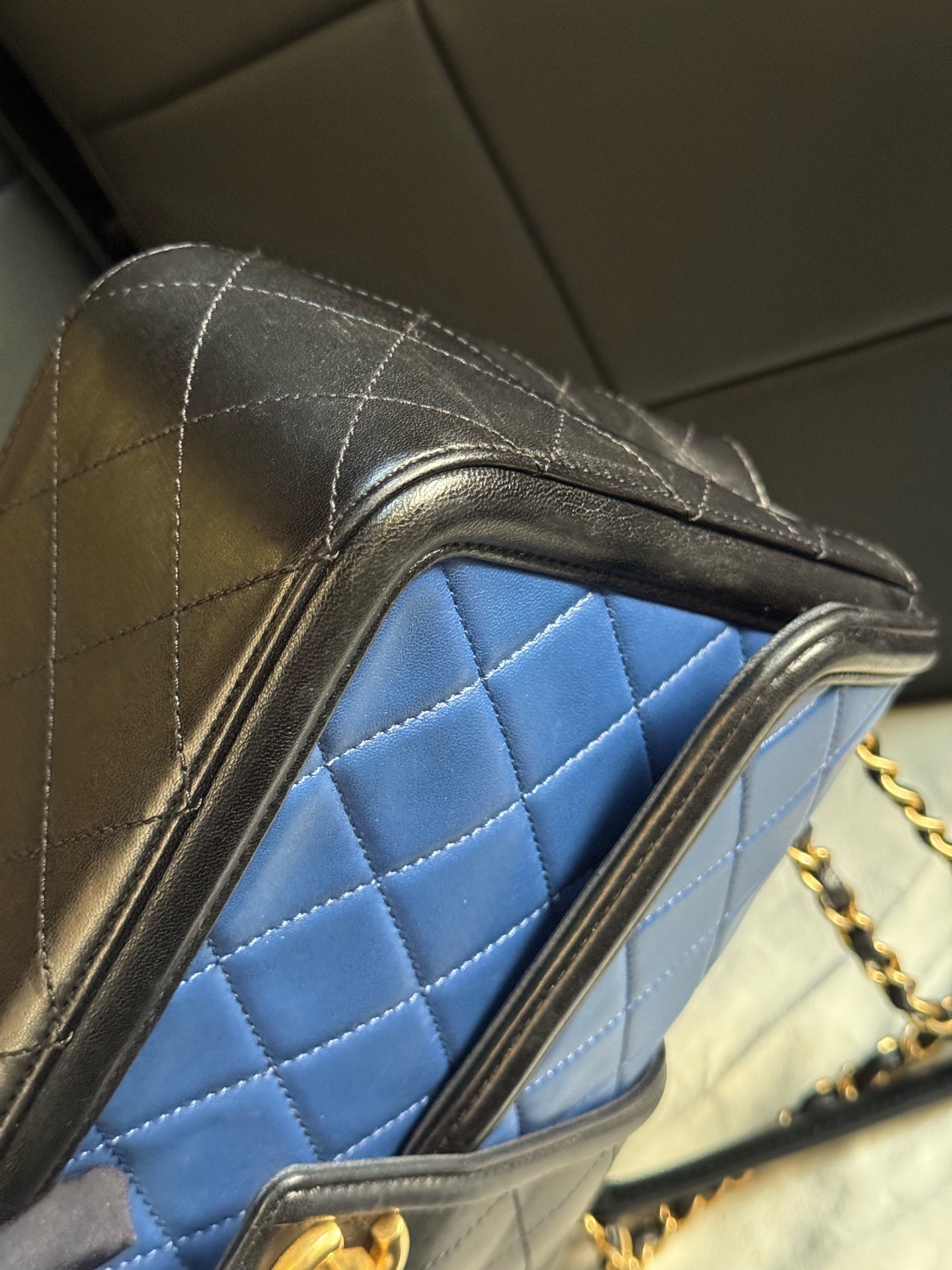 Chanel - Court CF - Leather - Blue - (medium)
