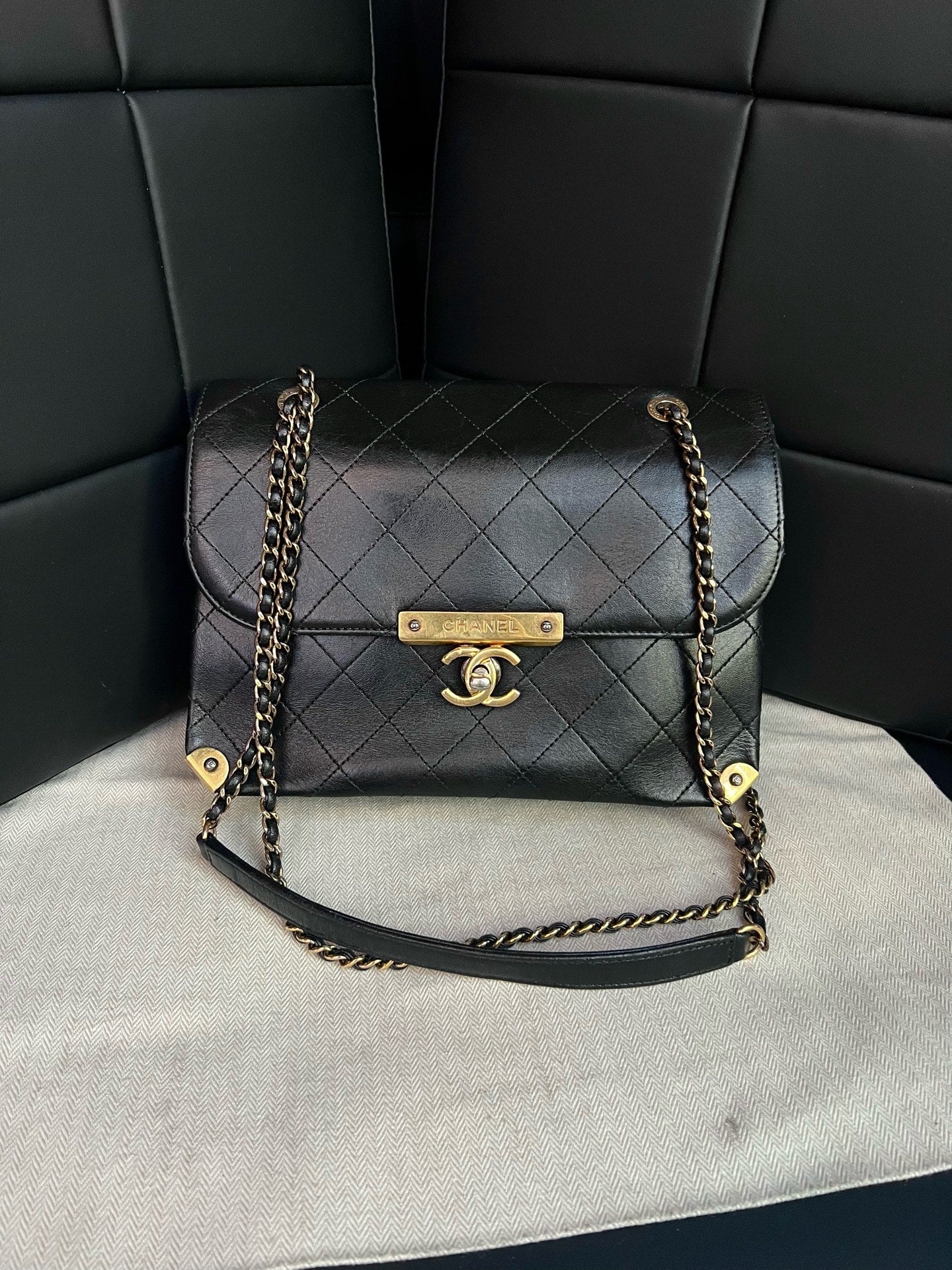 Chanel - Court Collection - Leather - Black - (small)