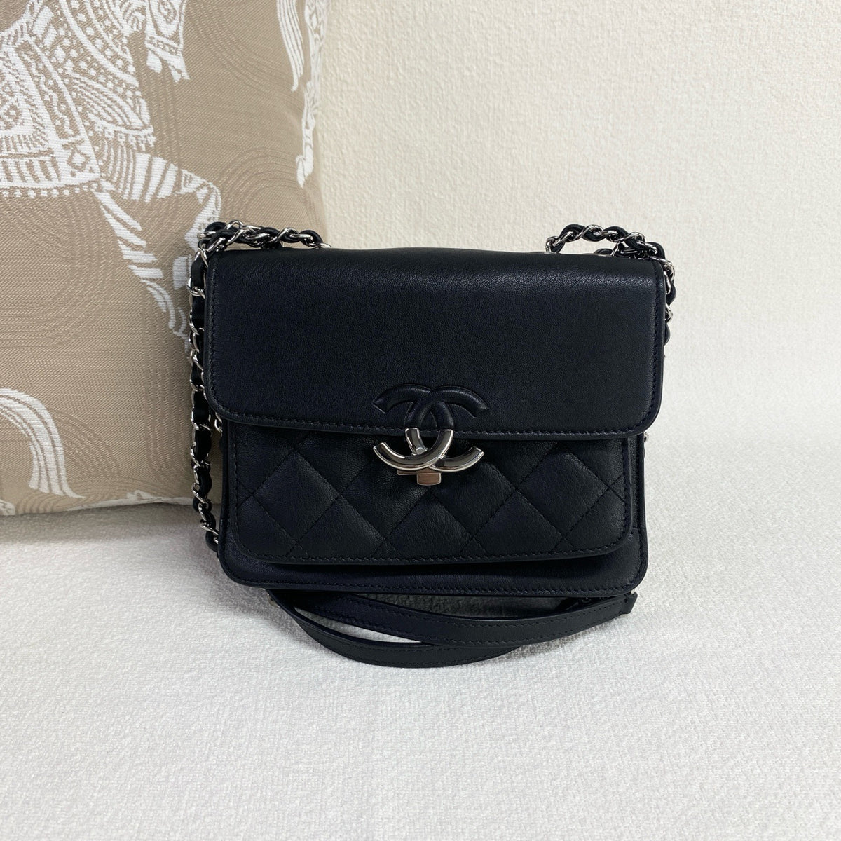 Chanel - Cuba Messenger Bag - Leather - Black - (small)