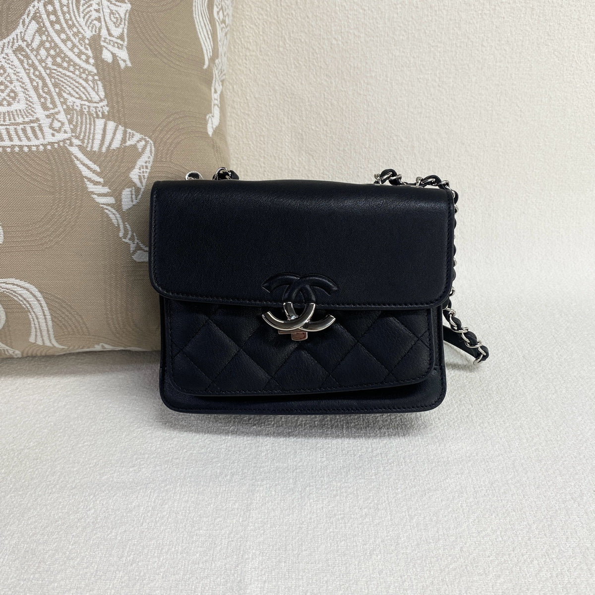 Chanel - Cuba Messenger Bag - Leather - Black - (small)