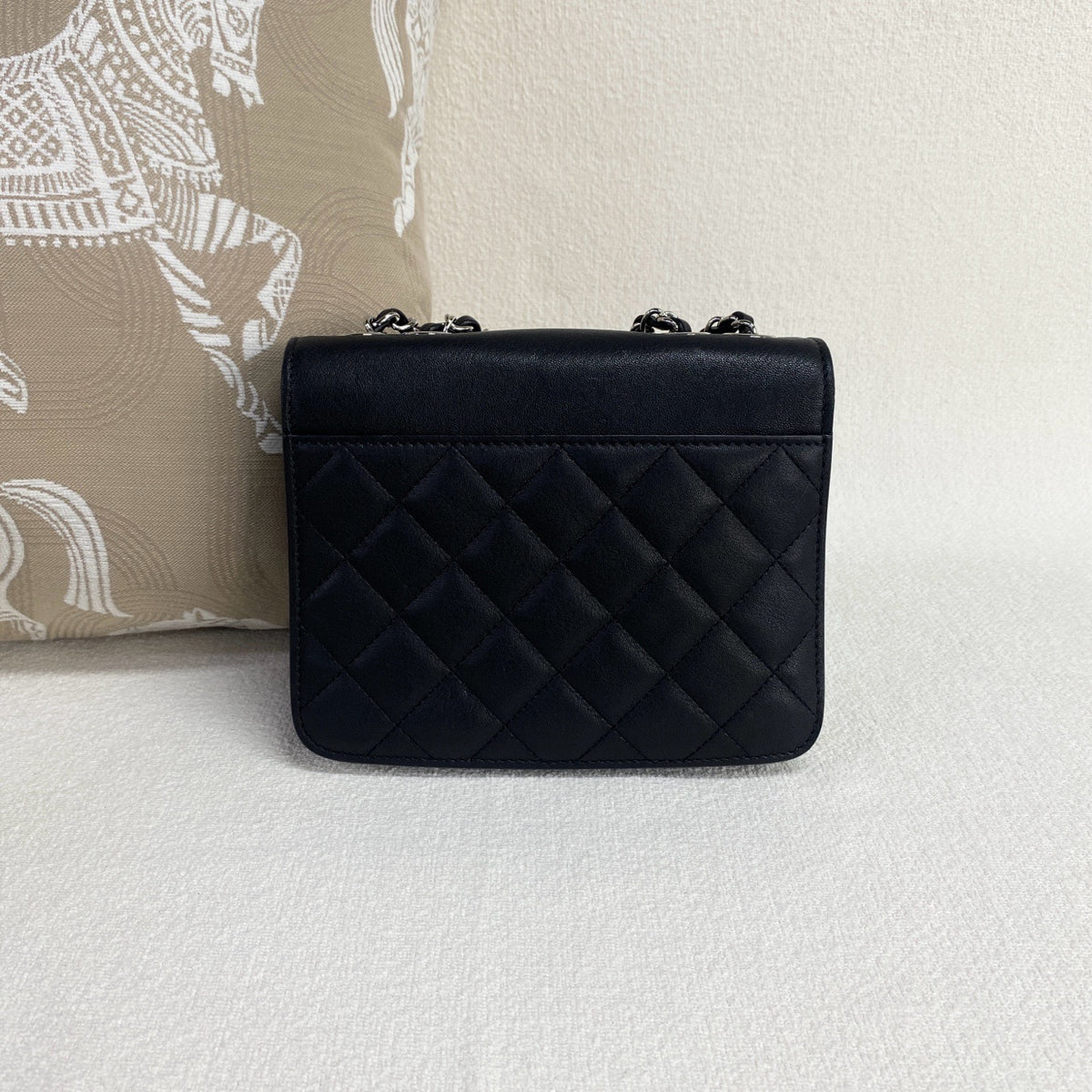 Chanel - Cuba Messenger Bag - Leather - Black - (small)