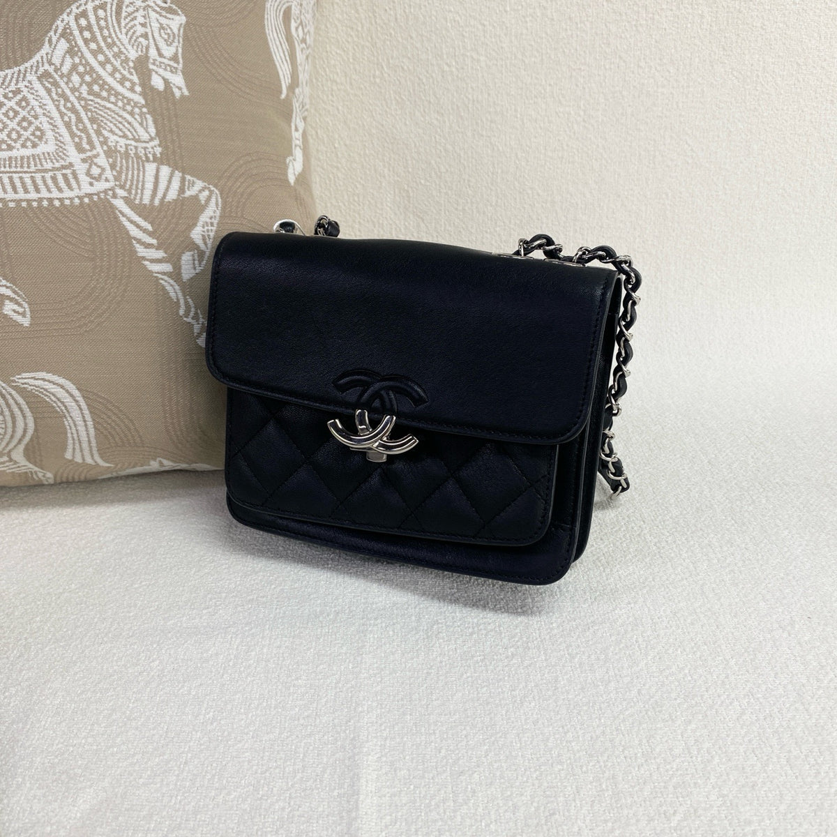 Chanel - Cuba Messenger Bag - Leather - Black - (small)