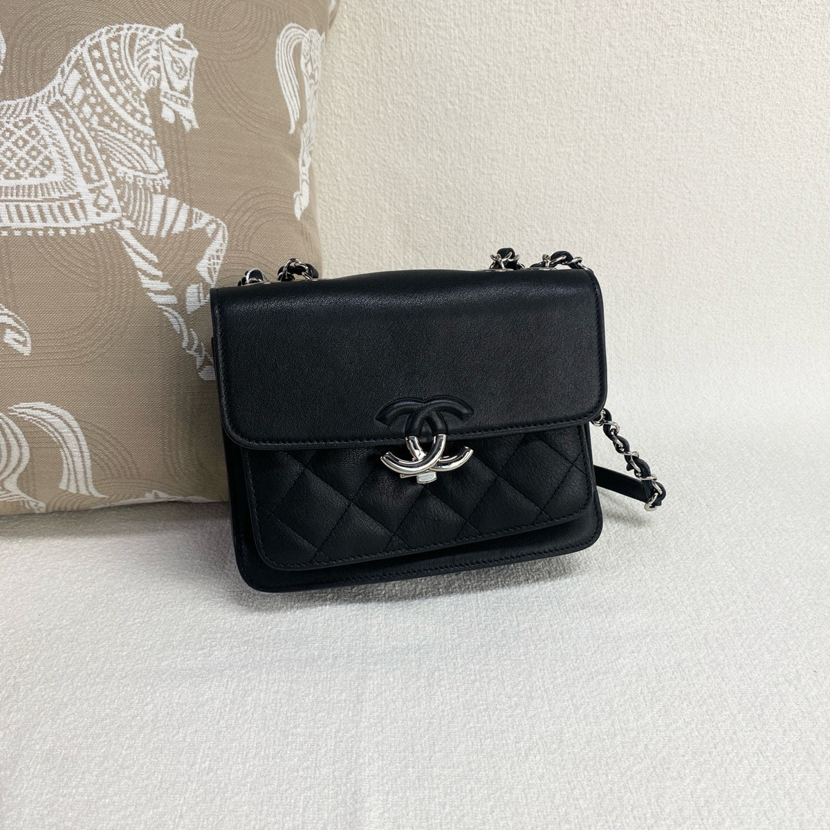 Chanel - Cuba Messenger Bag - Leather - Black - (small)