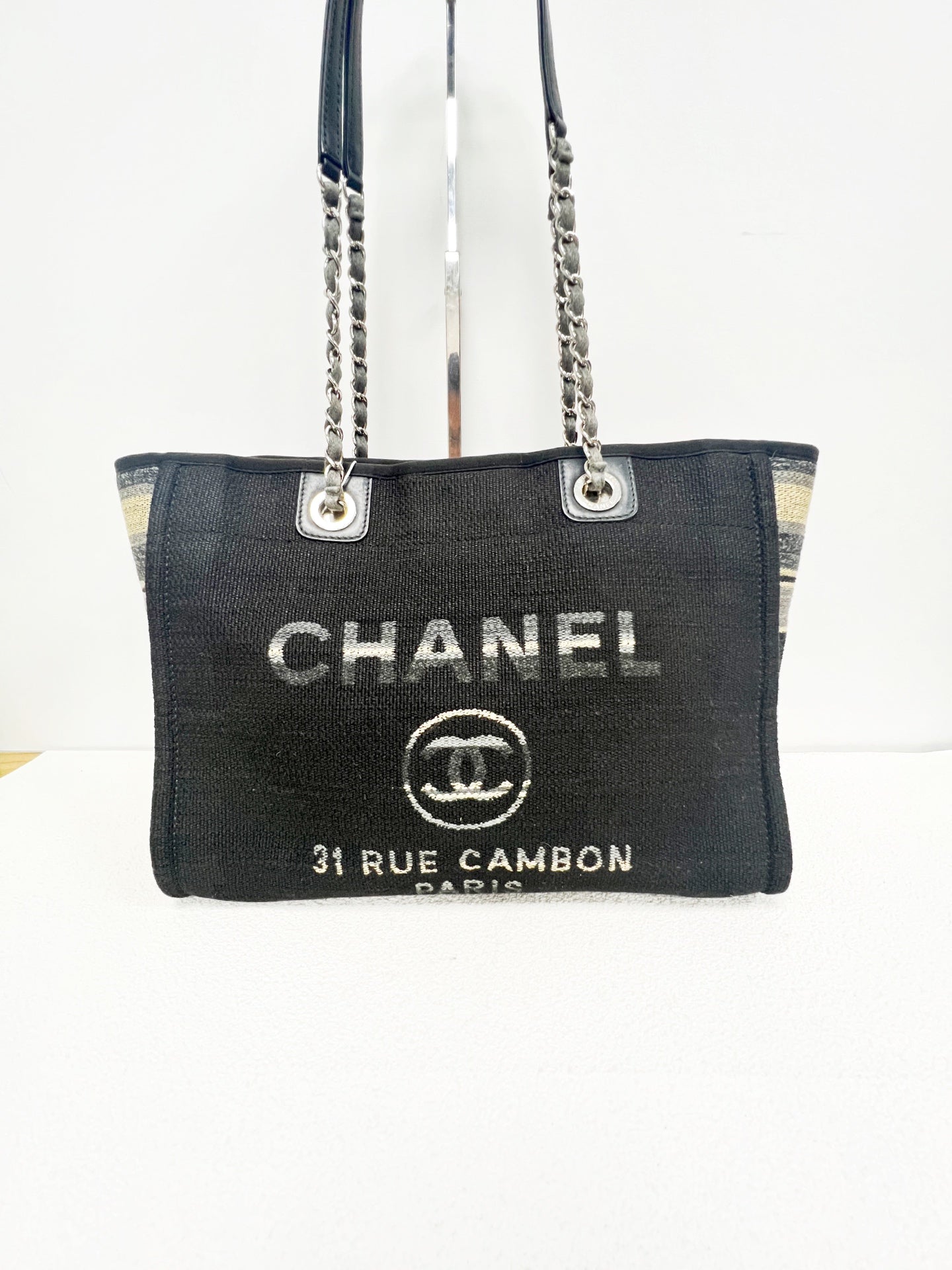 Chanel - Deauville - Cloth - Black - (medium)