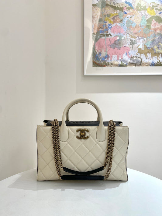 Chanel - Deauville - Leather - Beige - (Medium)