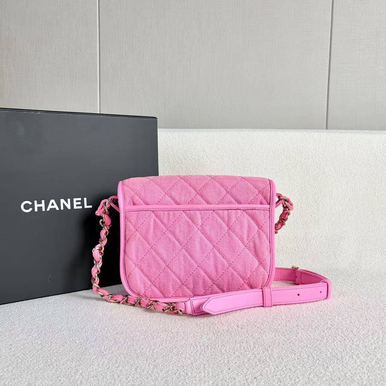 Chanel - Denim Messenger Bag - Denim - Pink - (Mini)