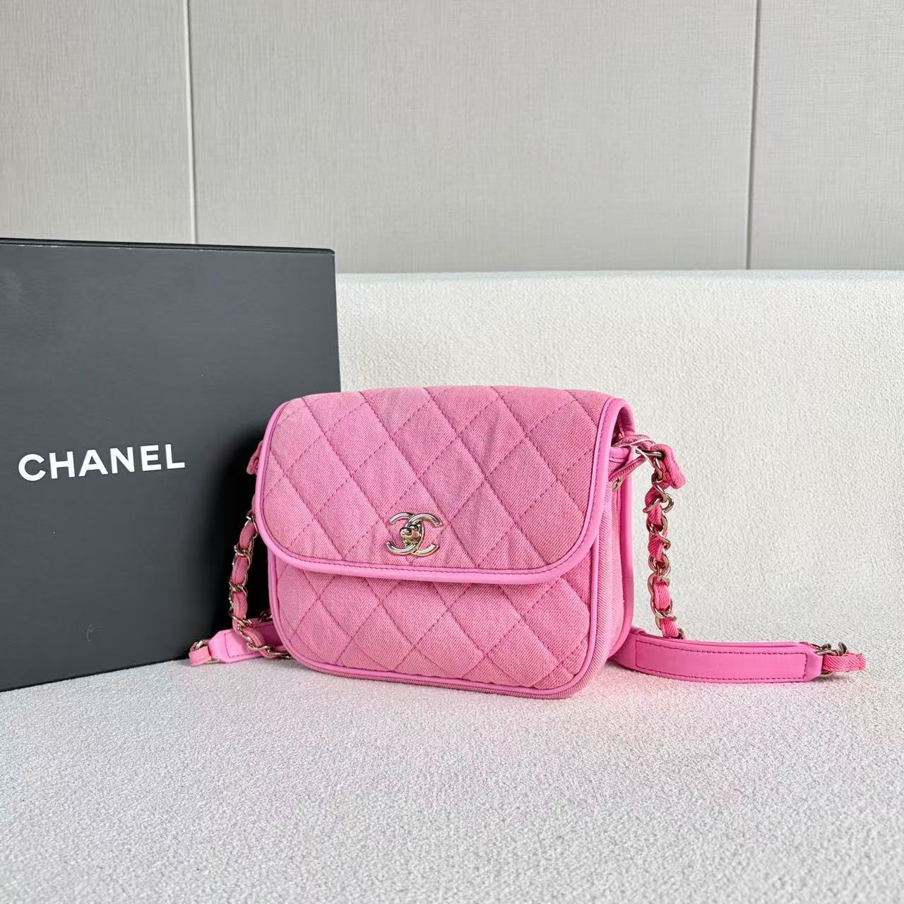 Chanel - Denim Messenger Bag - Denim - Pink - (Mini)