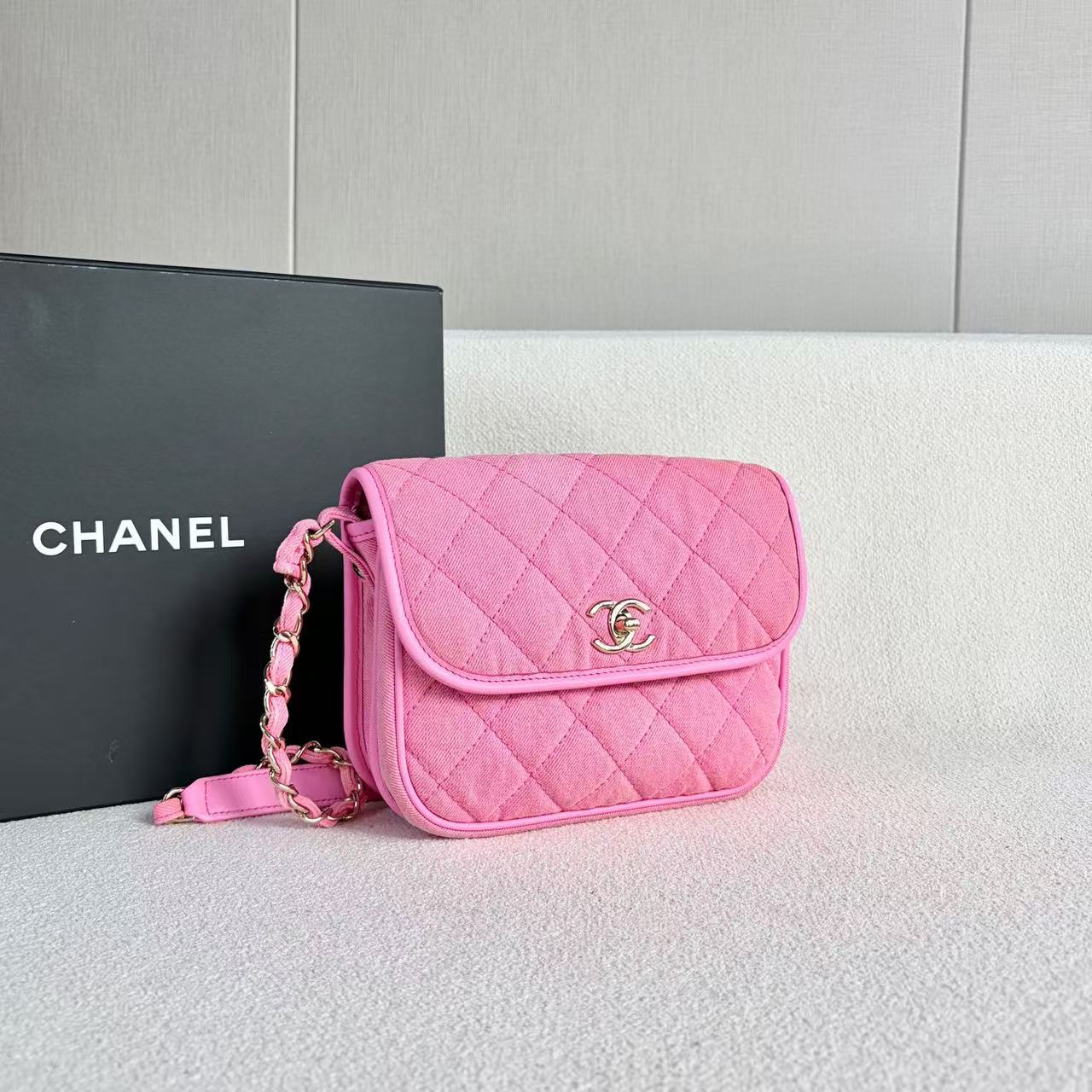 Chanel - Denim Messenger Bag - Denim - Pink - (Mini)