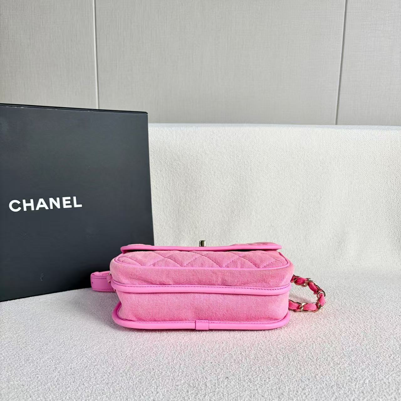 Chanel - Denim Messenger Bag - Denim - Pink - (Mini)