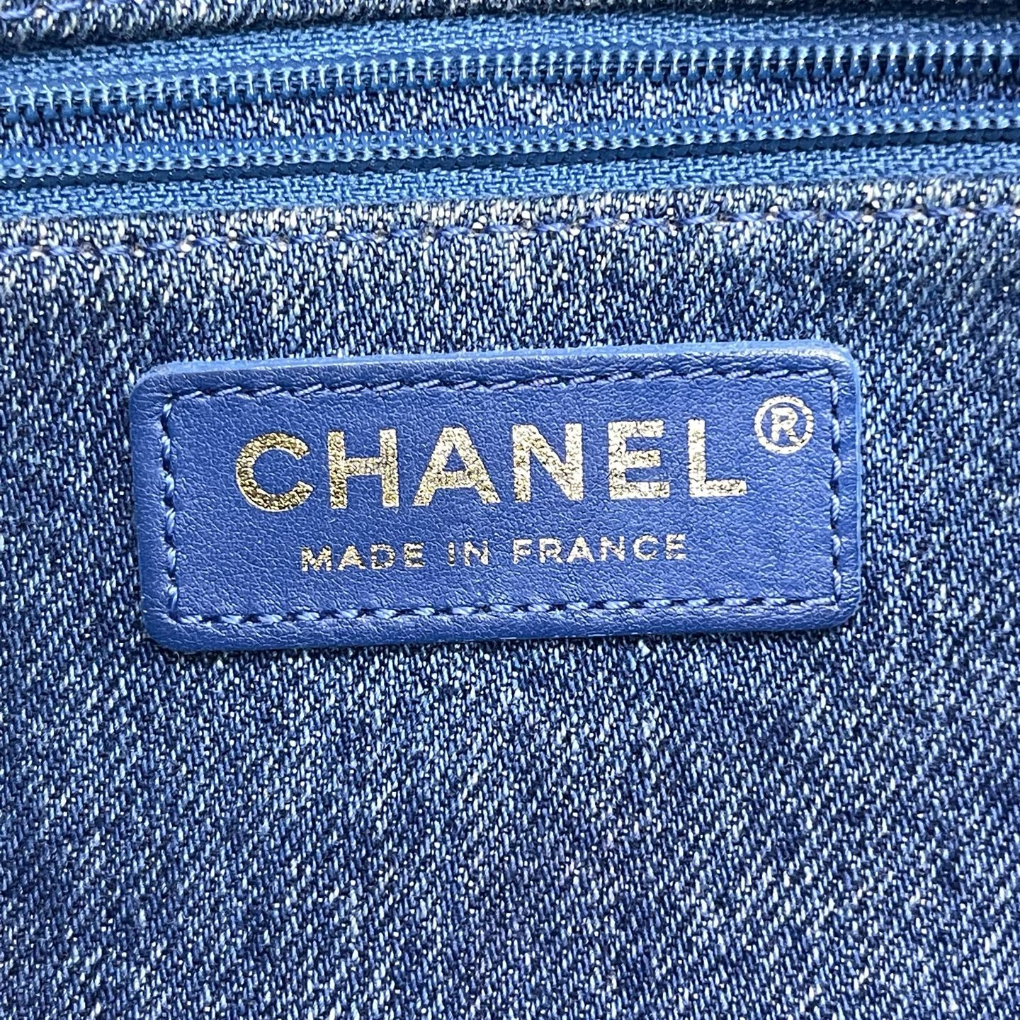 Chanel - Denim Waist Bag - Denim with faux fur trim - Blue - (small)