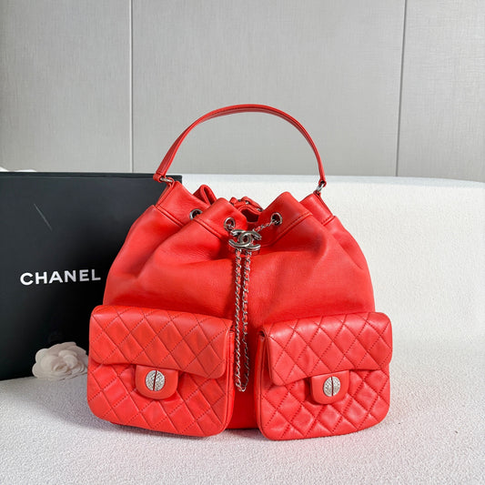Chanel - Double Pocket Drawstring Backpack - Lambskin leather - Red - (Medium)