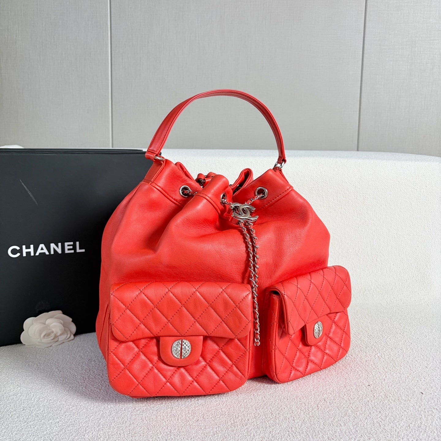Chanel - Double Pocket Drawstring Backpack - Lambskin leather - Red - (Medium)