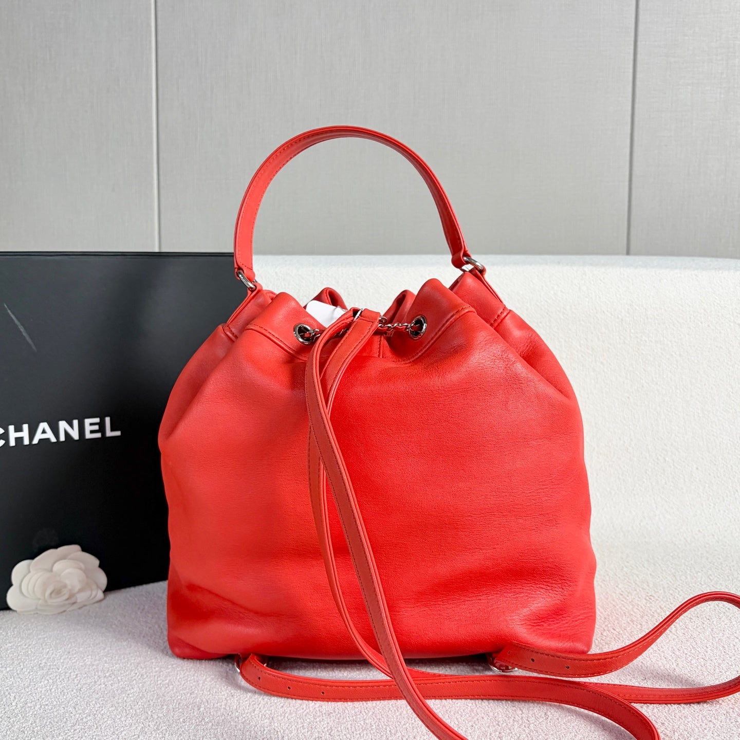 Chanel - Double Pocket Drawstring Backpack - Lambskin leather - Red - (Medium)