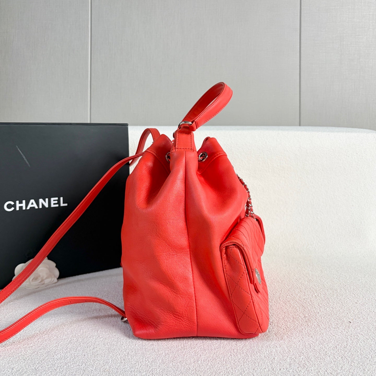 Chanel - Double Pocket Drawstring Backpack - Lambskin leather - Red - (Medium)