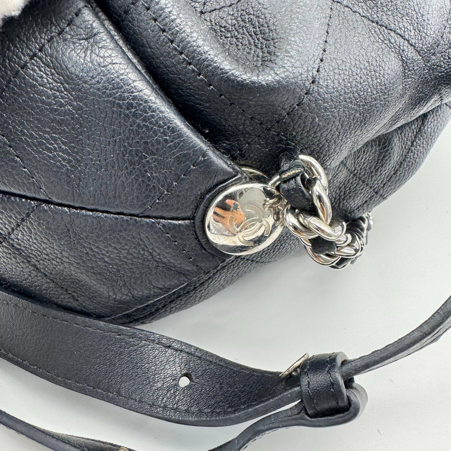 Chanel - Drawstring Backpack - Leather - Black - (medium)