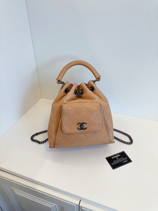 Chanel - Drawstring Bucket Backpack - Leather - Beige - (medium)
