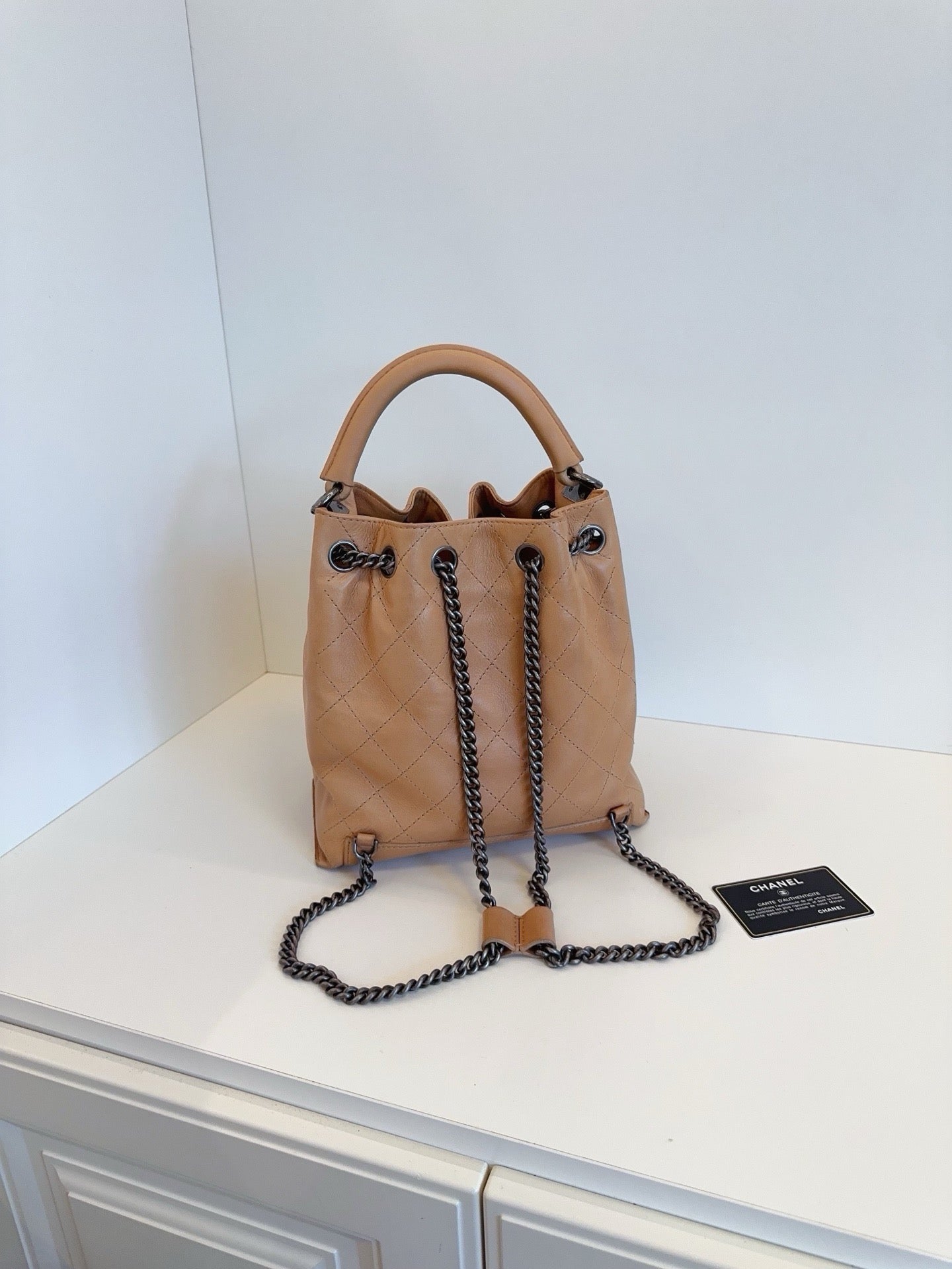 Chanel - Drawstring Bucket Backpack - Leather - Beige - (medium)