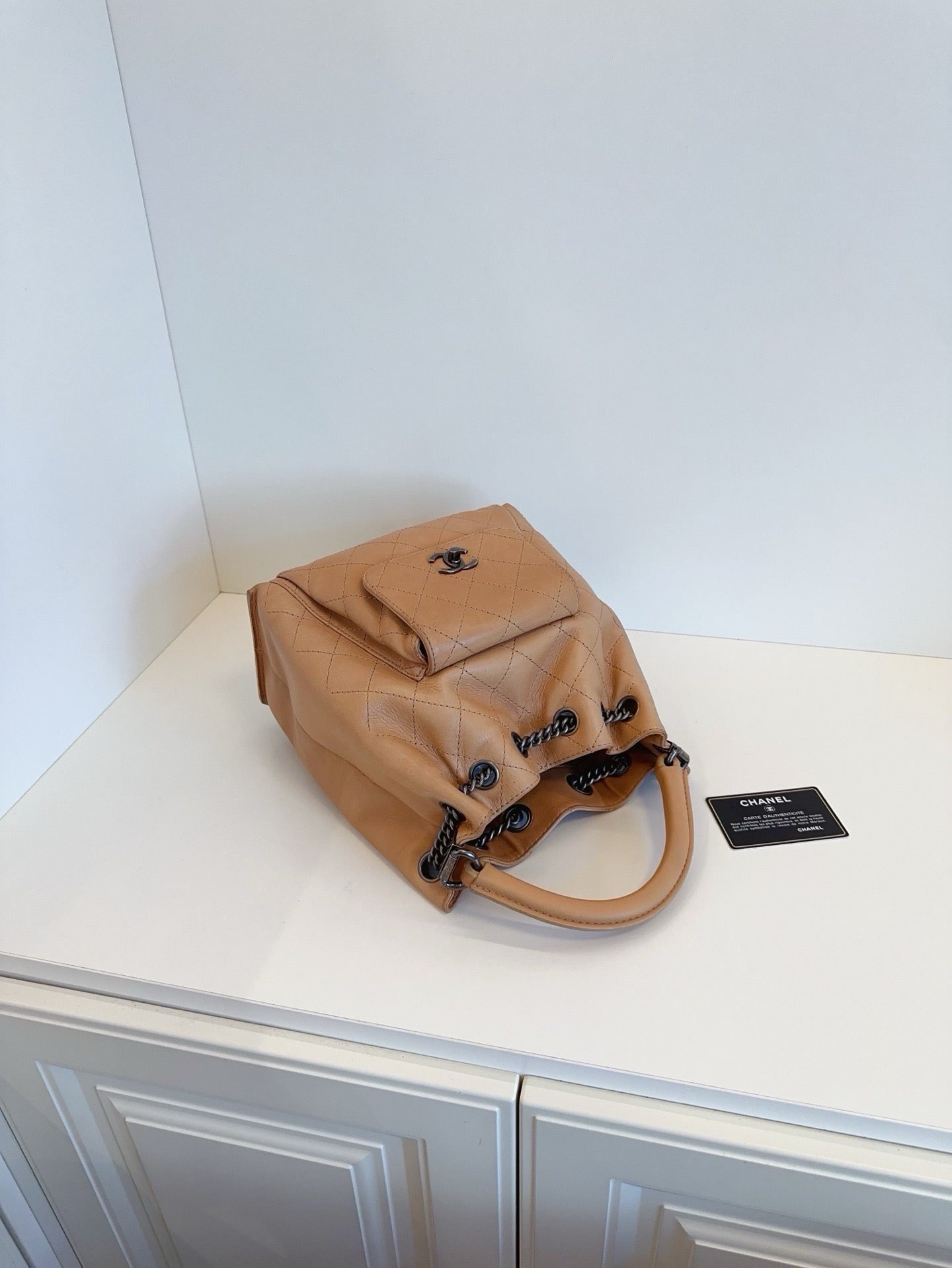 Chanel - Drawstring Bucket Backpack - Leather - Beige - (medium)