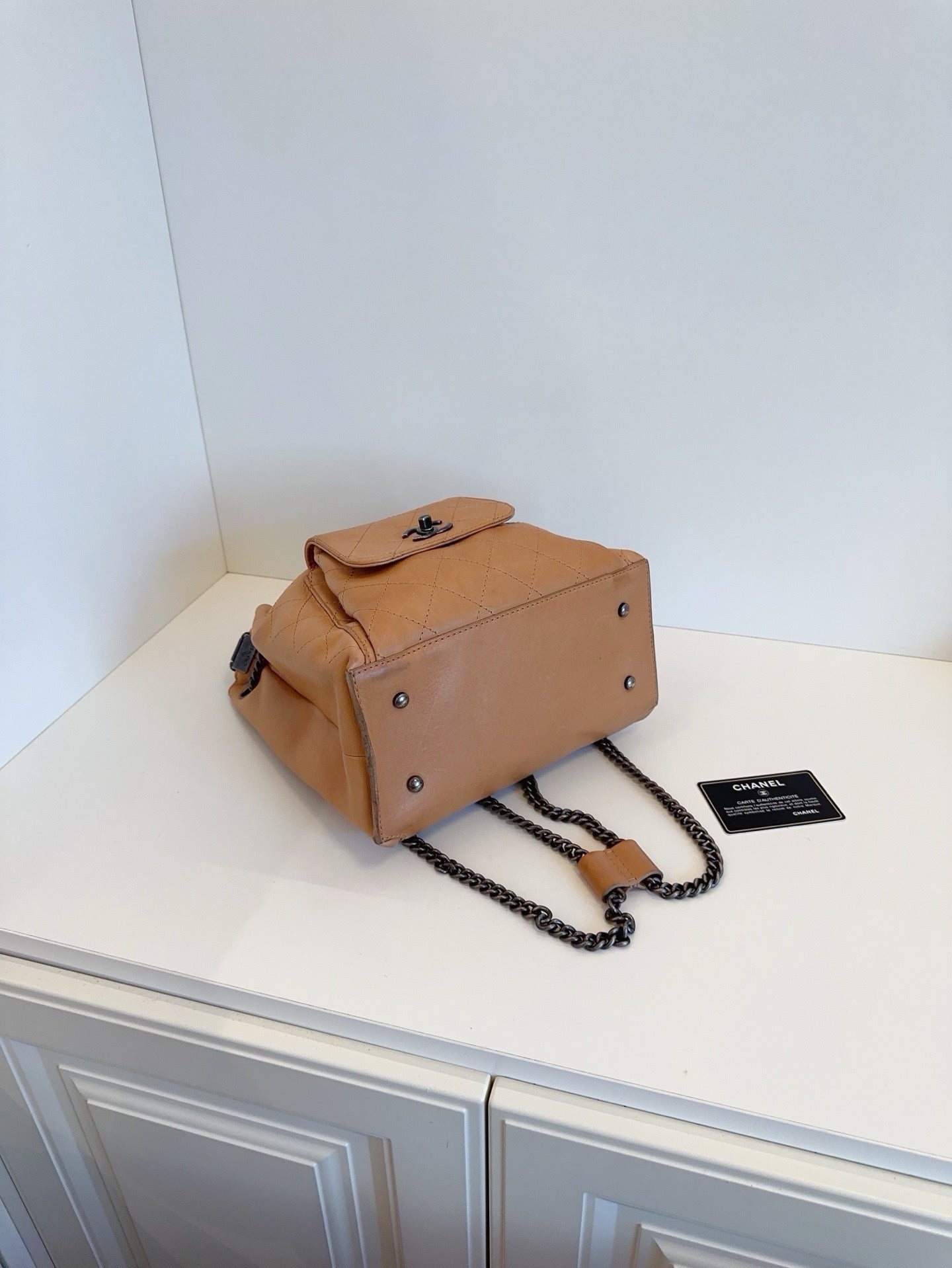 Chanel - Drawstring Bucket Backpack - Leather - Beige - (medium)