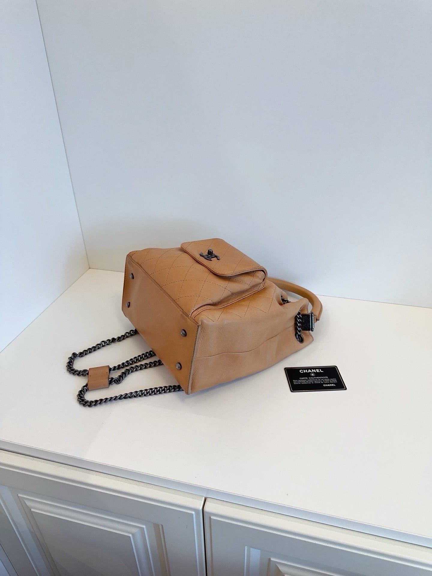 Chanel - Drawstring Bucket Backpack - Leather - Beige - (medium)