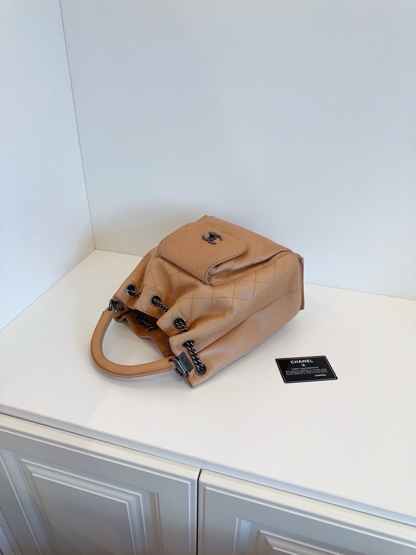 Chanel - Drawstring Bucket Backpack - Leather - Beige - (medium)