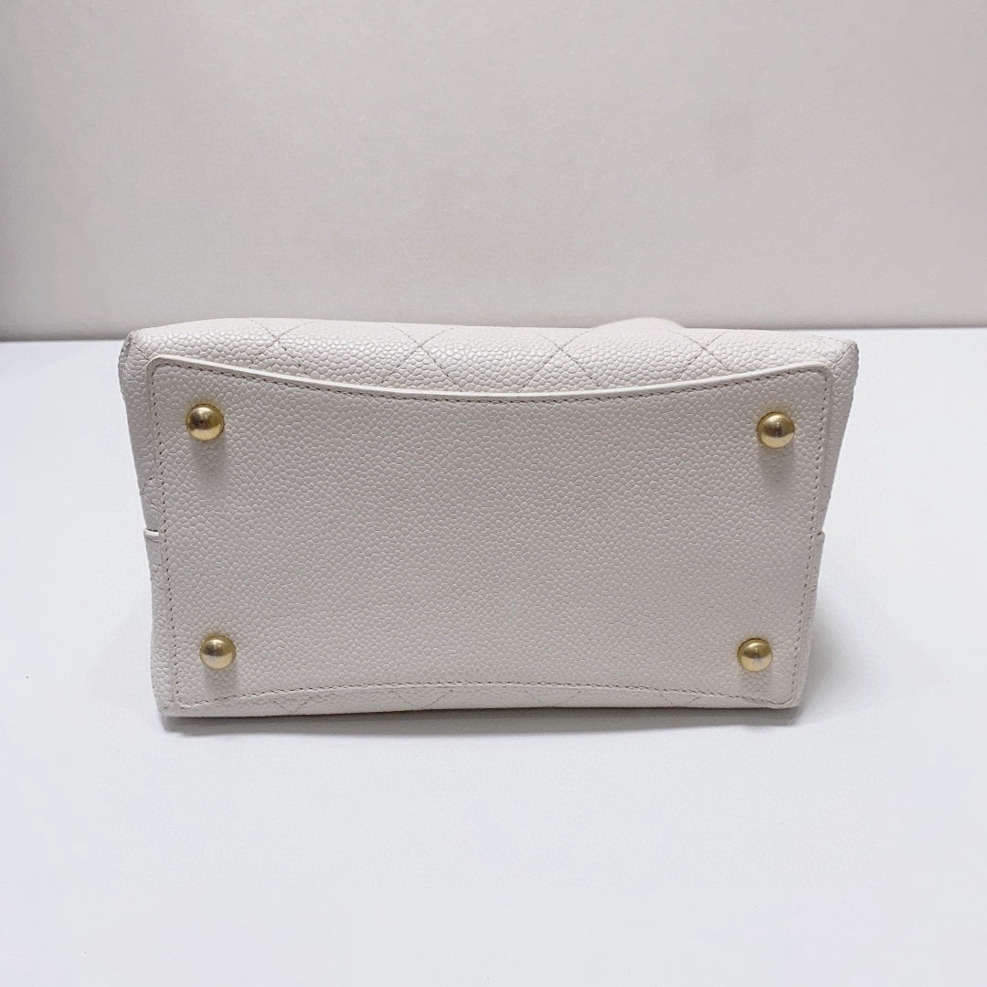Chanel - Drawstring Bucket Bag - Caviar leather - White - (medium)