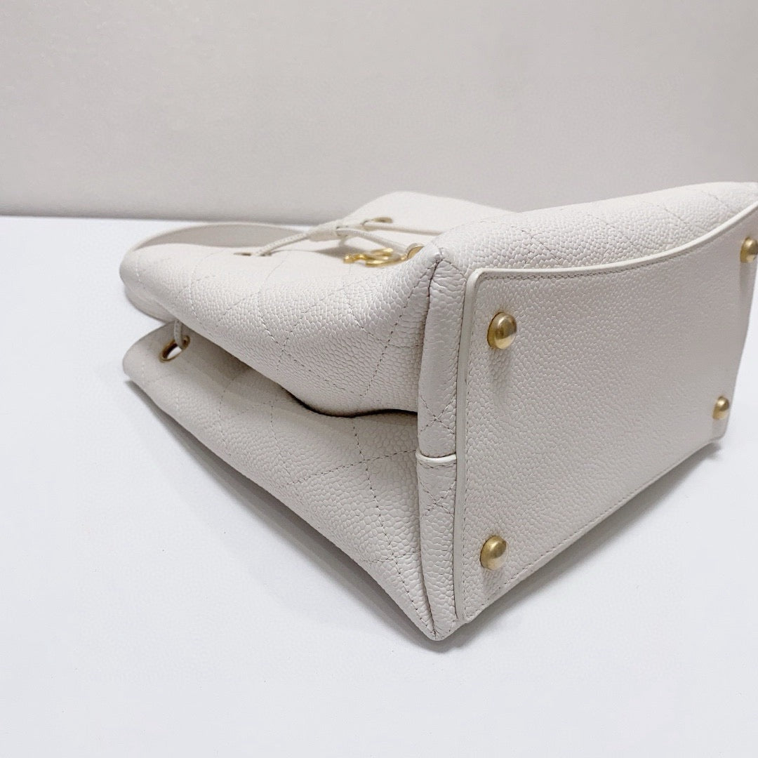 Chanel - Drawstring Bucket Bag - Caviar leather - White - (medium)
