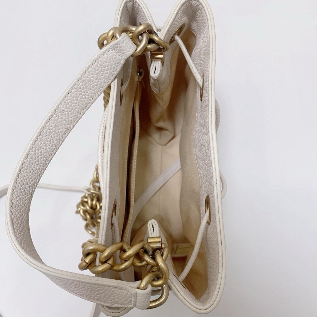 Chanel - Drawstring Bucket Bag - Caviar leather - White - (medium)