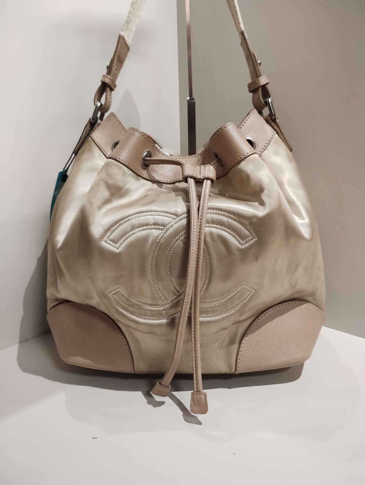 Chanel - Drawstring Bucket Bag - Fabric - Beige - (Medium)