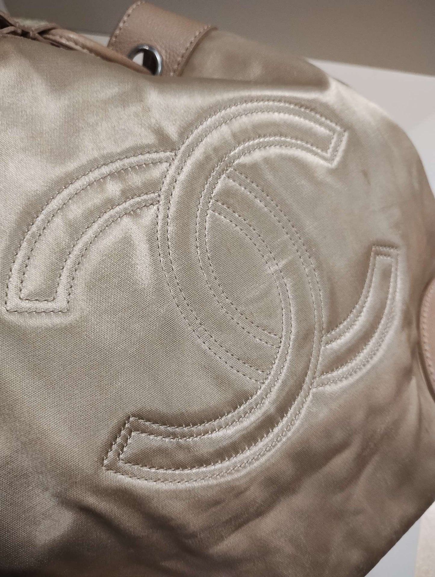 Chanel - Drawstring Bucket Bag - Fabric - Beige - (Medium)