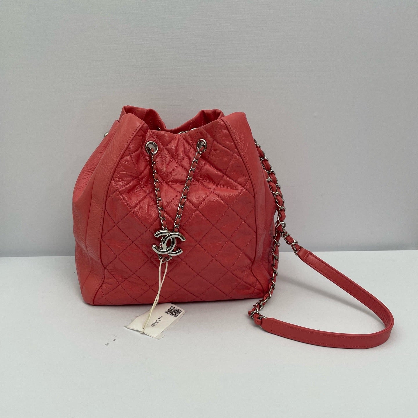 Chanel - Drawstring Bucket Bag - Oiled wax leather - Pink - (medium)