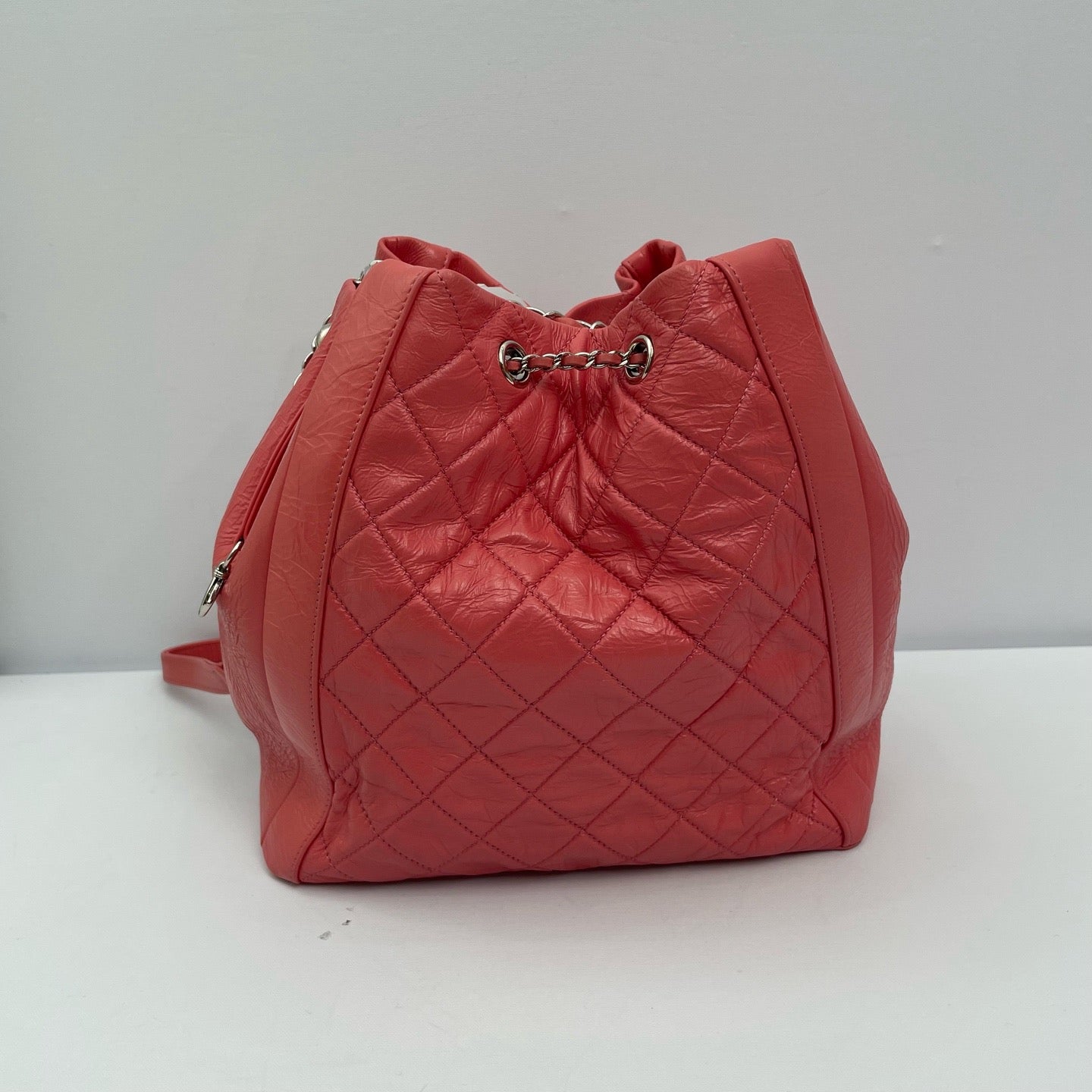 Chanel - Drawstring Bucket Bag - Oiled wax leather - Pink - (medium)