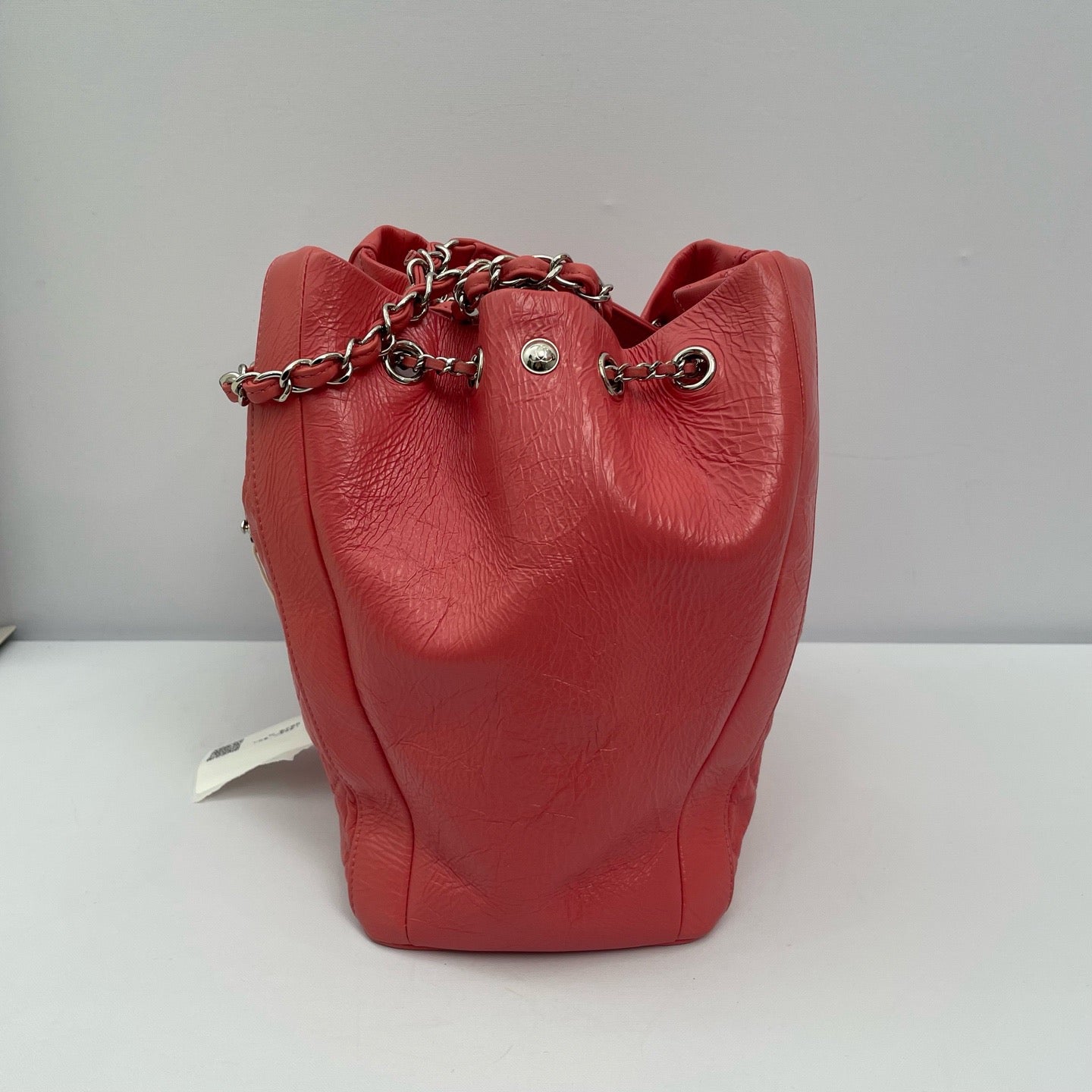 Chanel - Drawstring Bucket Bag - Oiled wax leather - Pink - (medium)