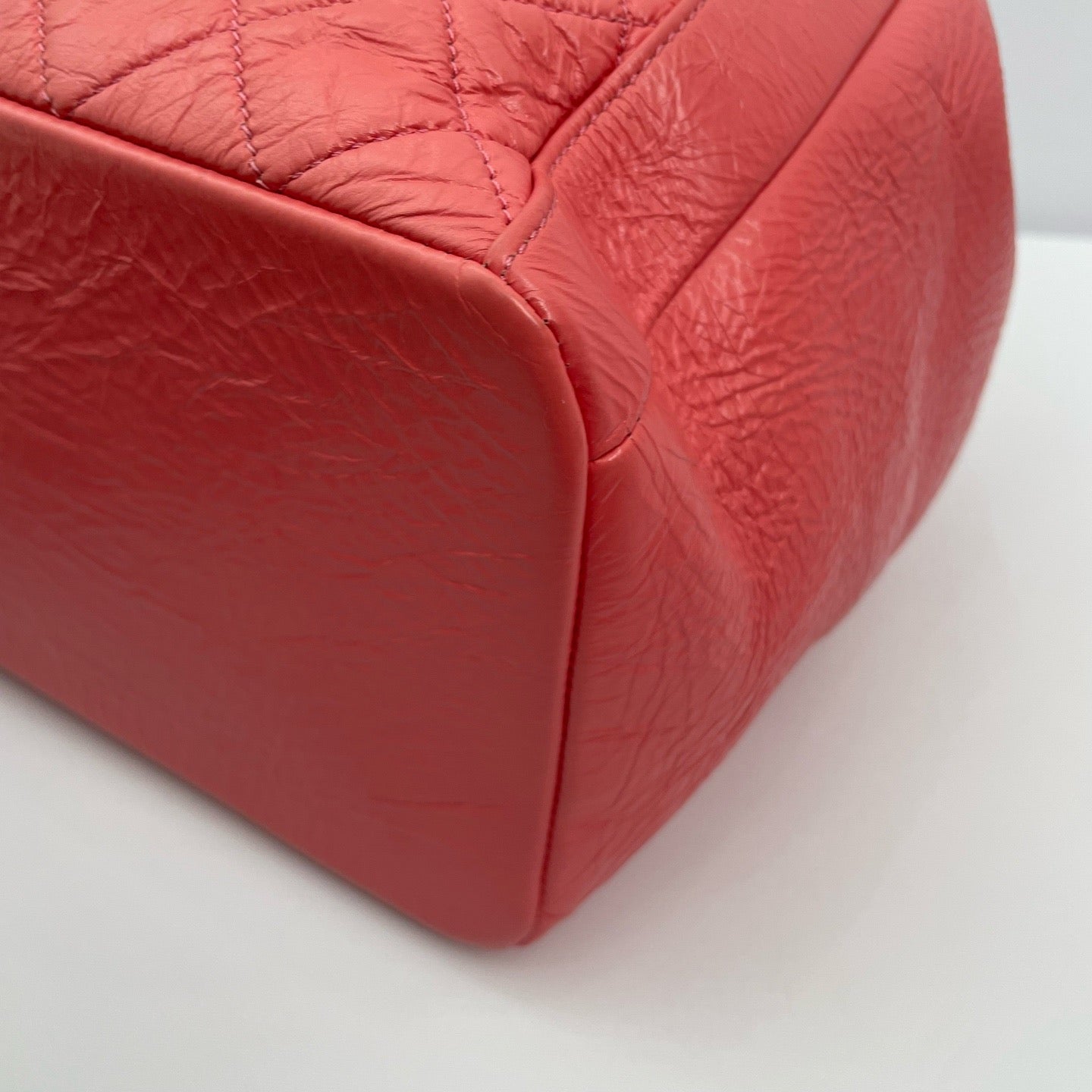 Chanel - Drawstring Bucket Bag - Oiled wax leather - Pink - (medium)