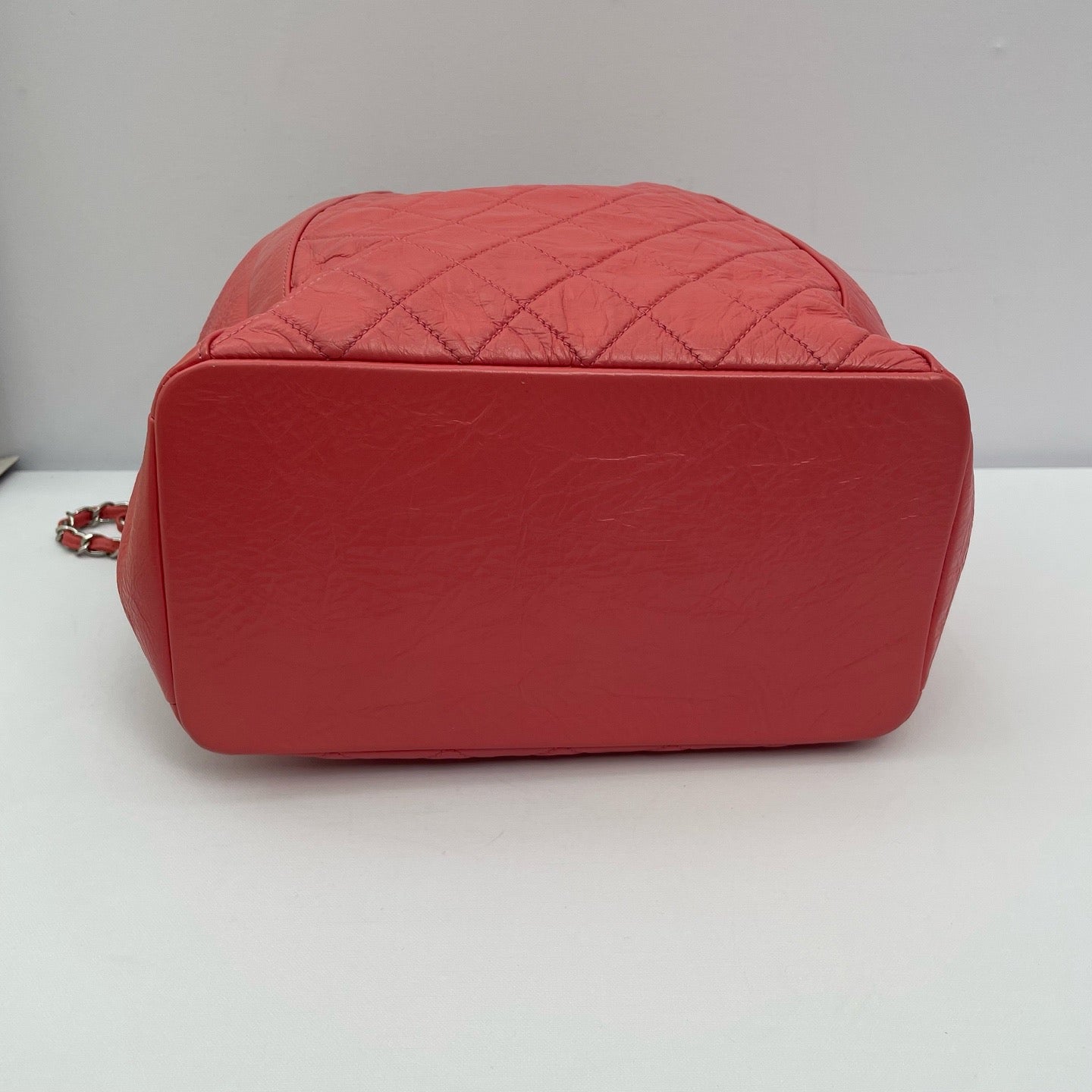 Chanel - Drawstring Bucket Bag - Oiled wax leather - Pink - (medium)