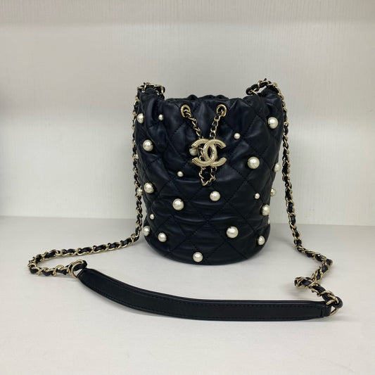 Chanel - Drawstring Bucket Bag with Pearls - Lambskin leather - Black with Gold-Tone Hardware and Pearls - (Small)