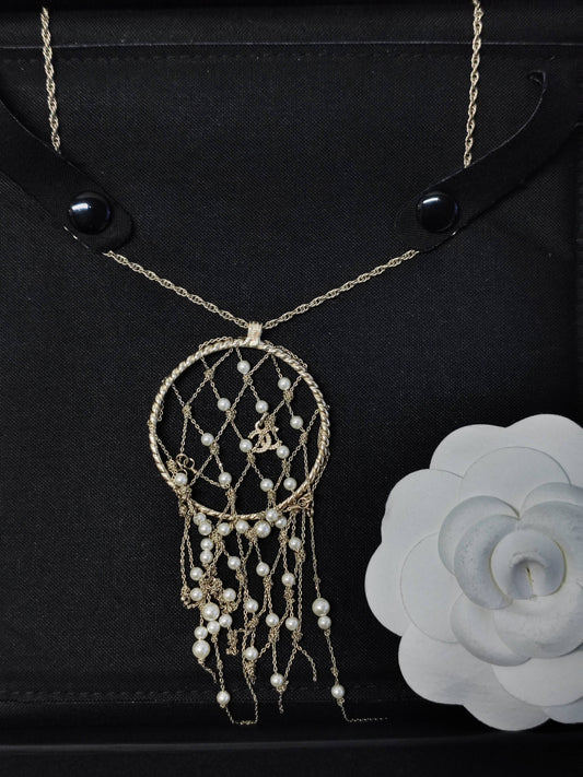 Chanel - Dreamcatcher - Gold-tone base metal with imitation pearls. - Multicolour