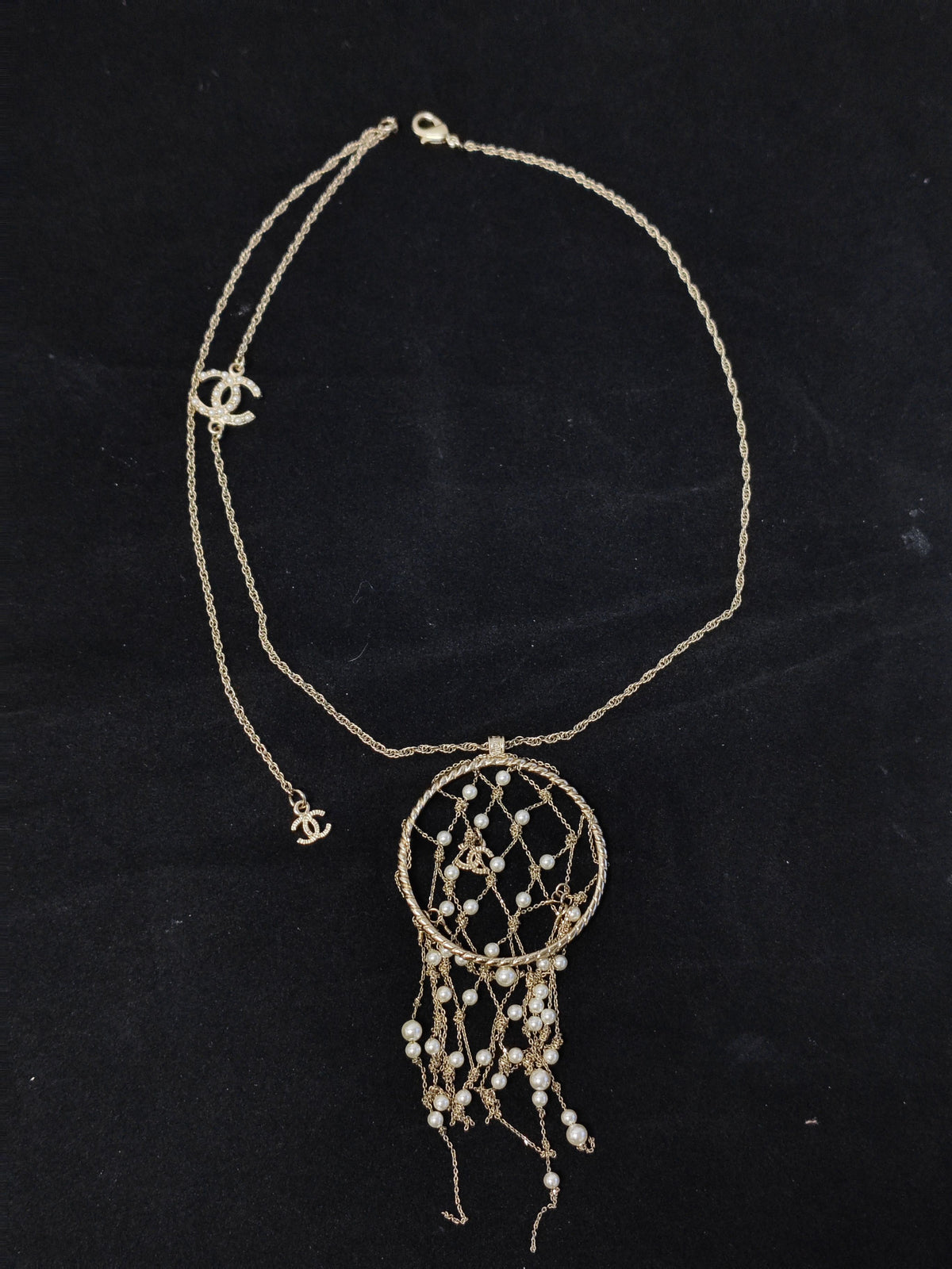 Chanel - Dreamcatcher - Gold-tone base metal with imitation pearls. - Multicolour