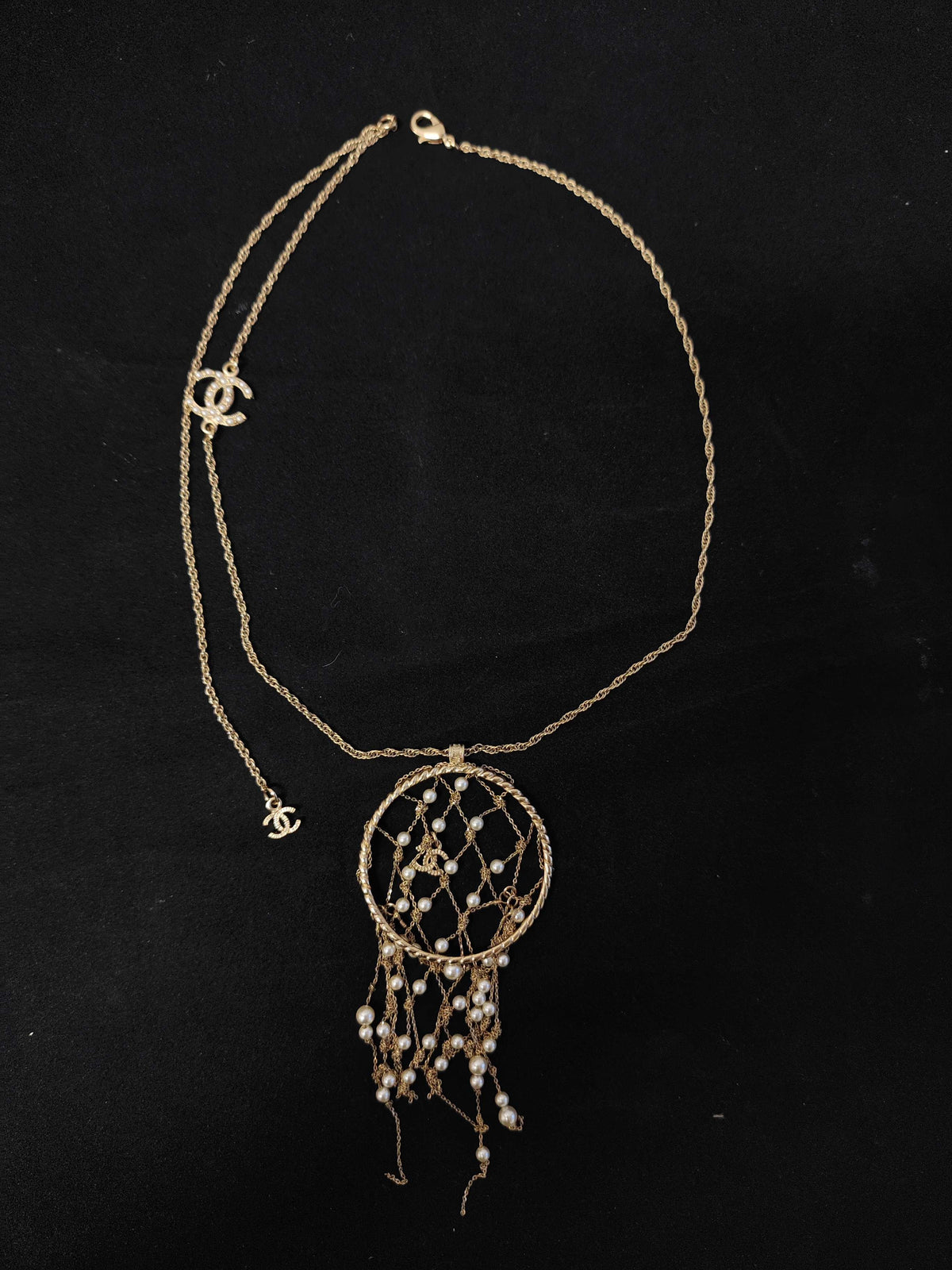 Chanel - Dreamcatcher - Gold-tone base metal with imitation pearls. - Multicolour